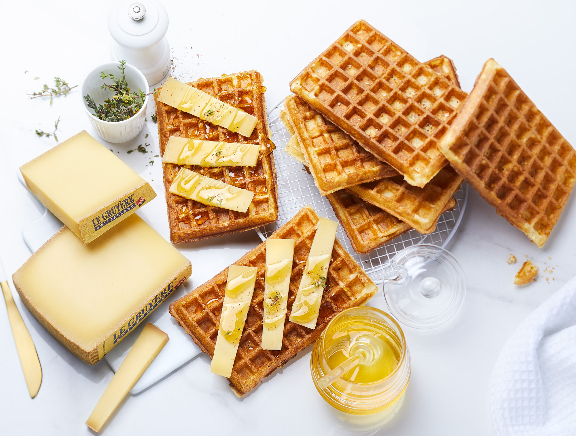 Waffeln mit Le Gruyère AOP und Akazienhonig