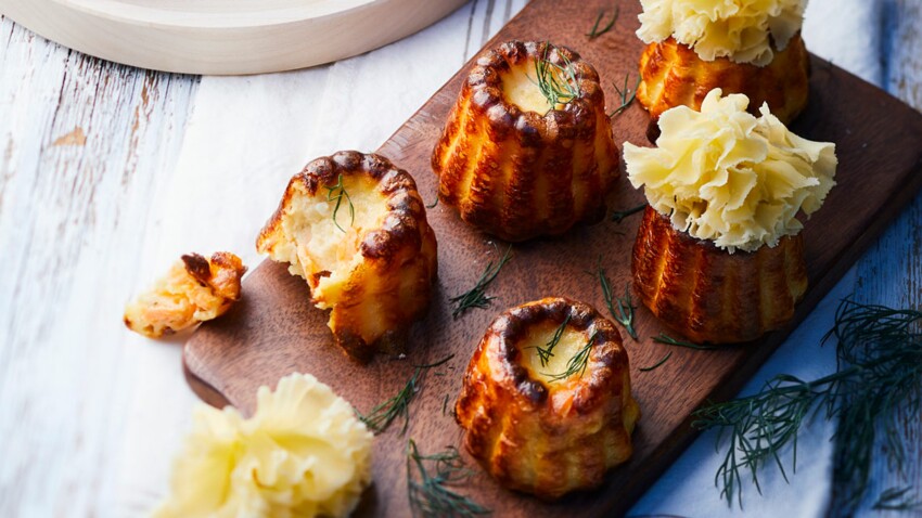 Cannelés mit Räucherlachs und Tête de Moine AOP