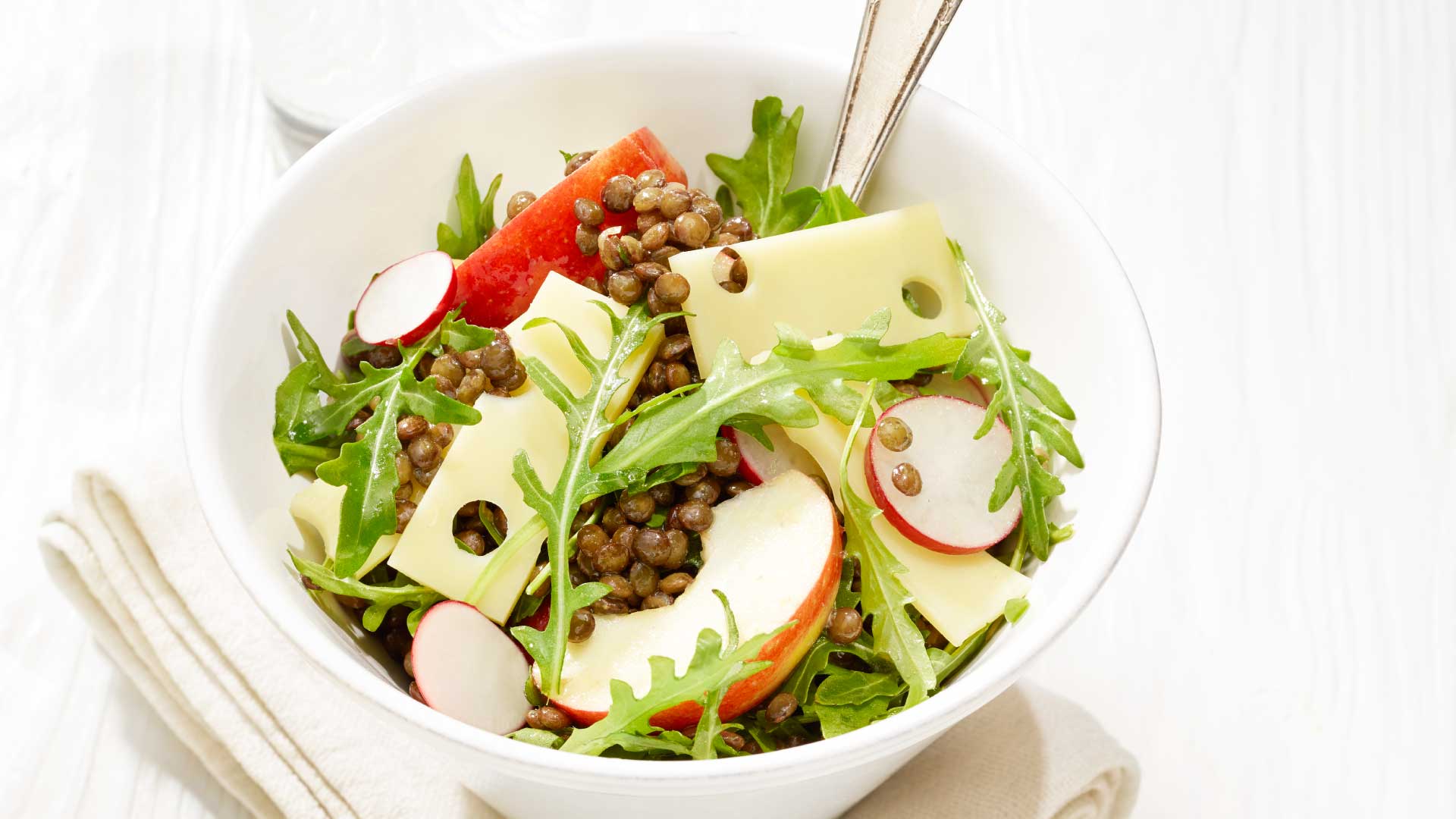 Bunter Linsensalat mit Schweizer Emmentaler AOP