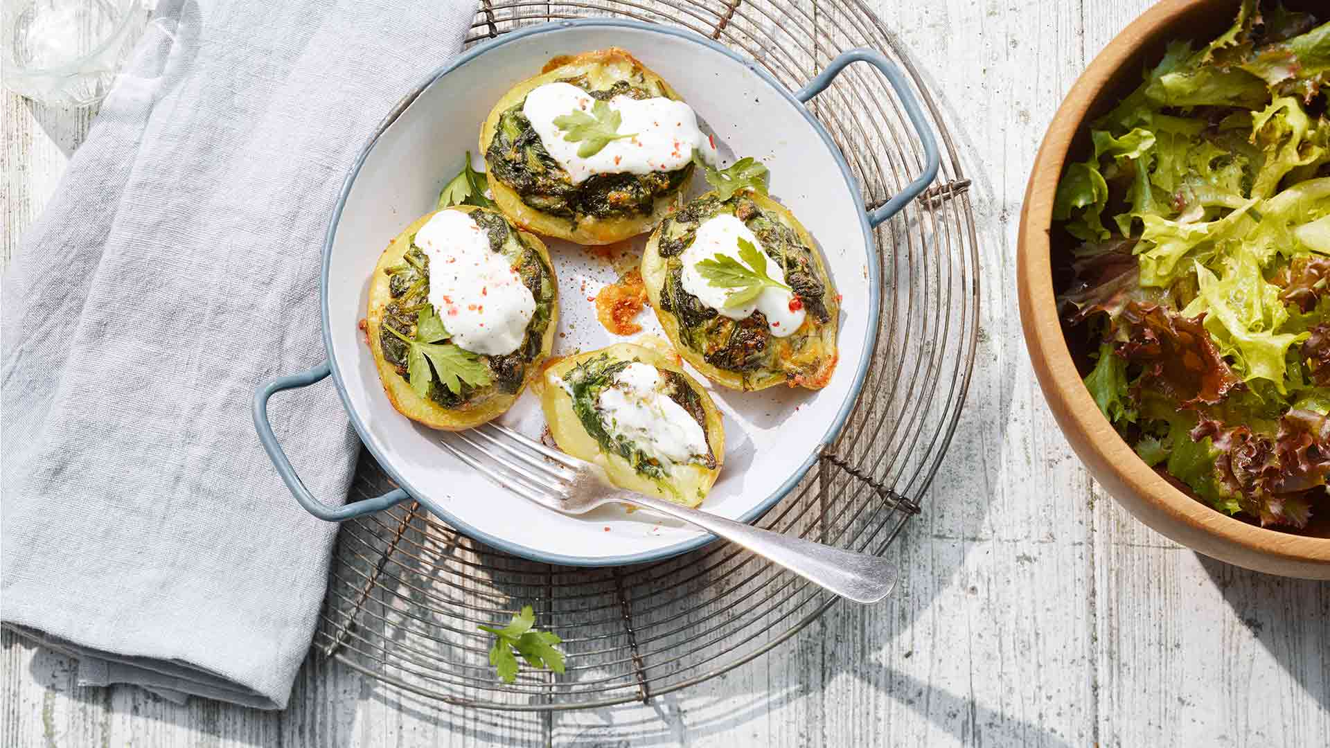 Ofenkartoffeln mit Spinat und Schweizer Emmentaler AOP