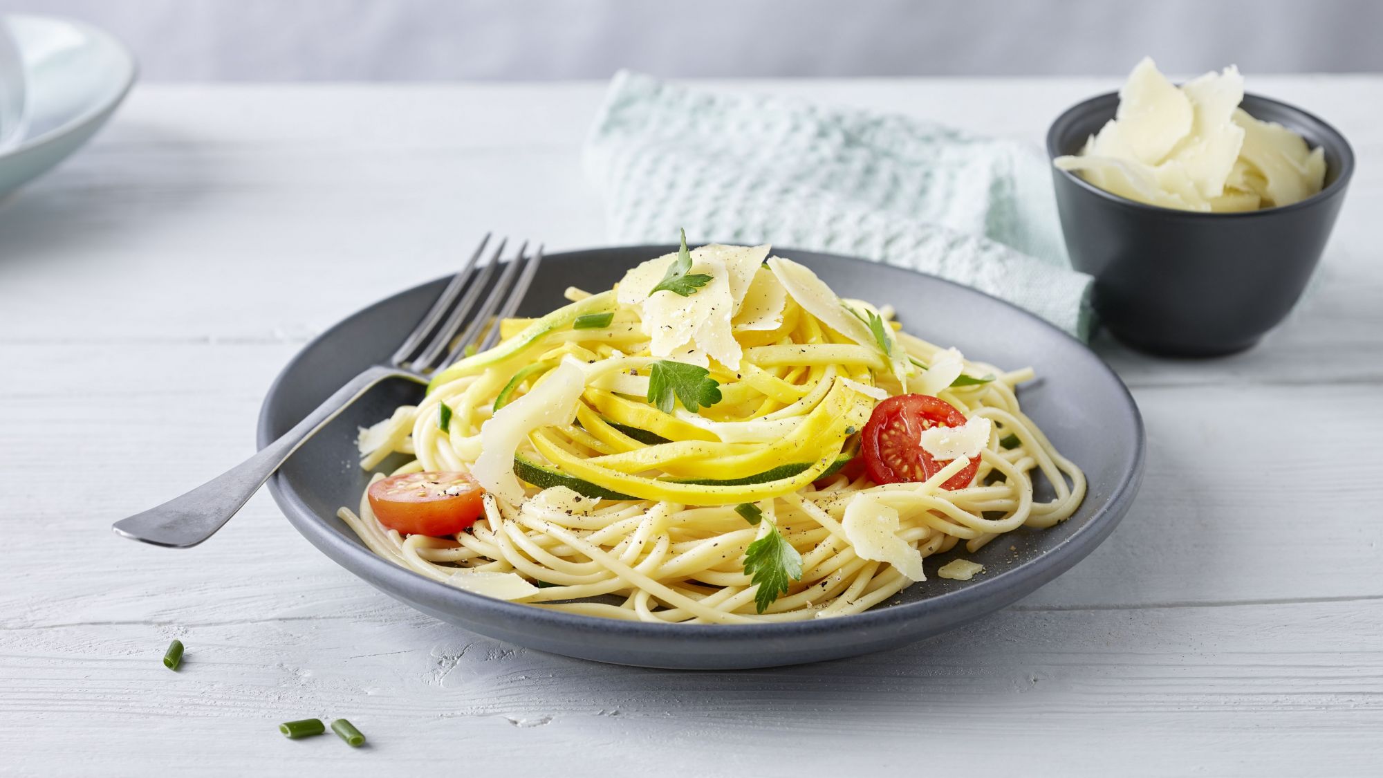 Zucchini-Spaghetti mit Schweizer Emmentaler AOP