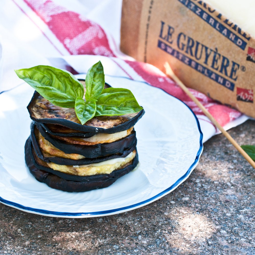 Auberginen-Kartoffel-Türmchen mit Le Gruyère AOP