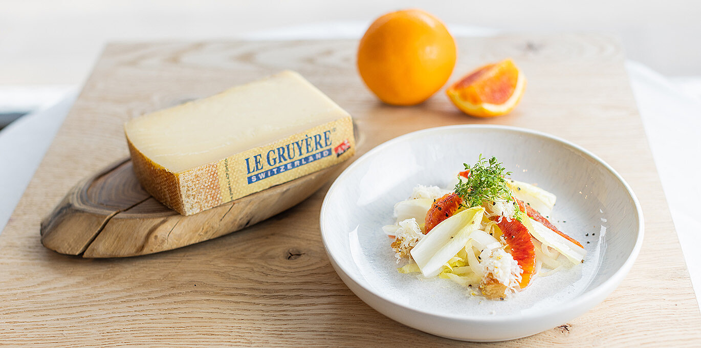 Chicoréesalat mit Le Gruyère AOP Croûtons und Orangen | Schweizer Käse