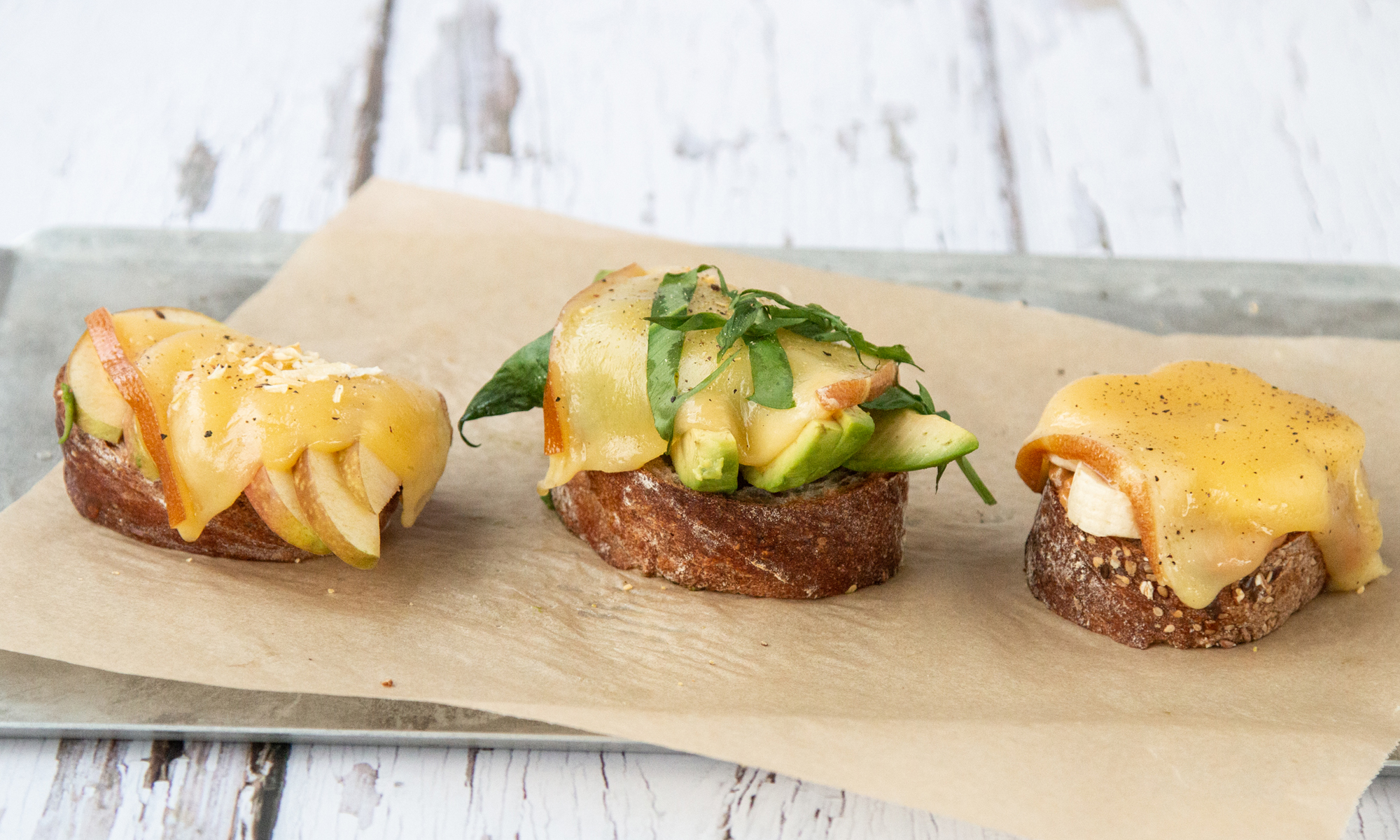 Avocado-Schnitten mit Raclette Suisse®