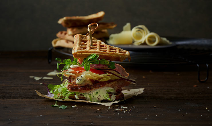 Buchweizen-Waffelsandwich mit Sbrinz AOP