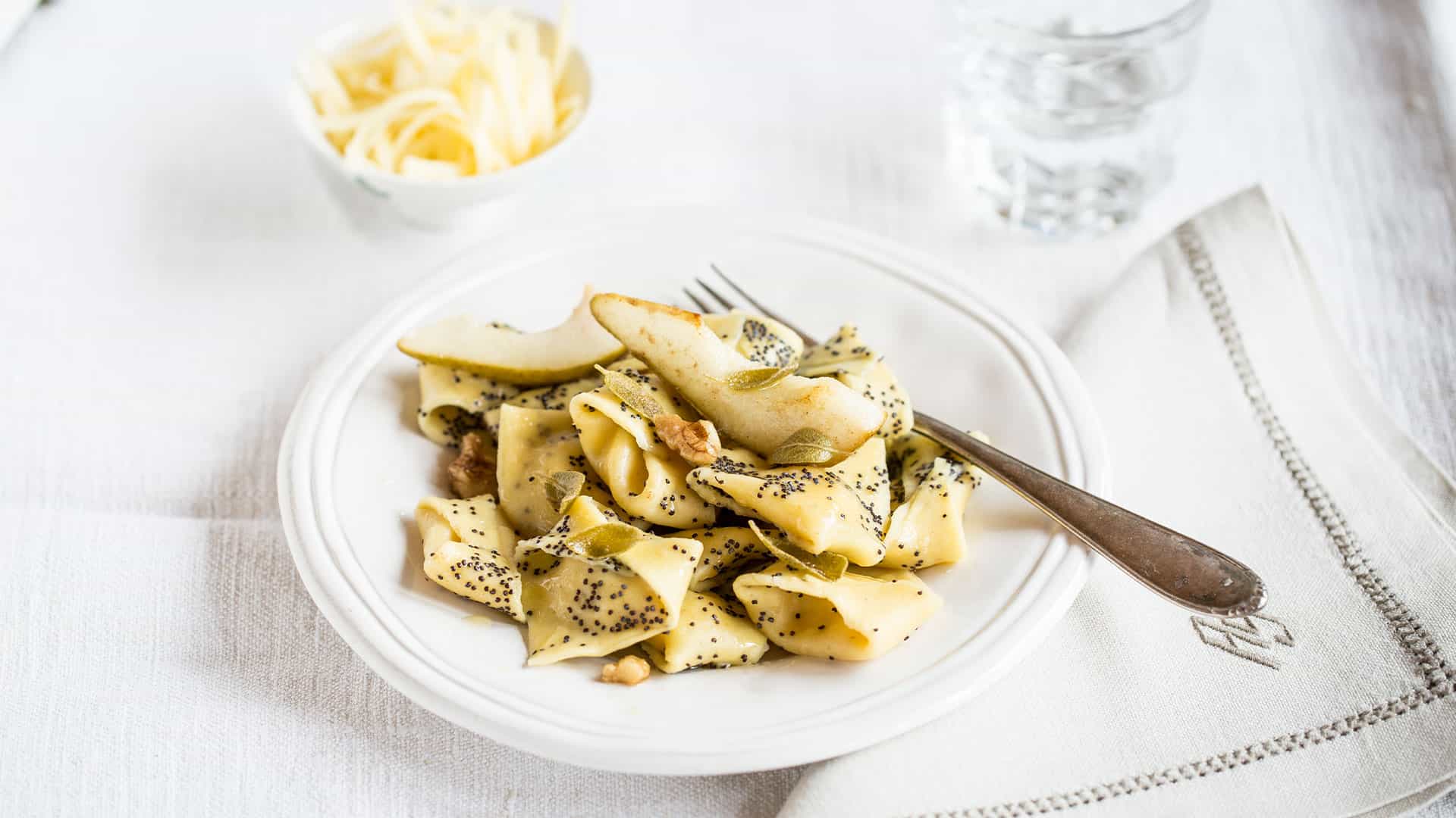 Tortelloni mit Salbeibutter und Schweizer Tilsiter