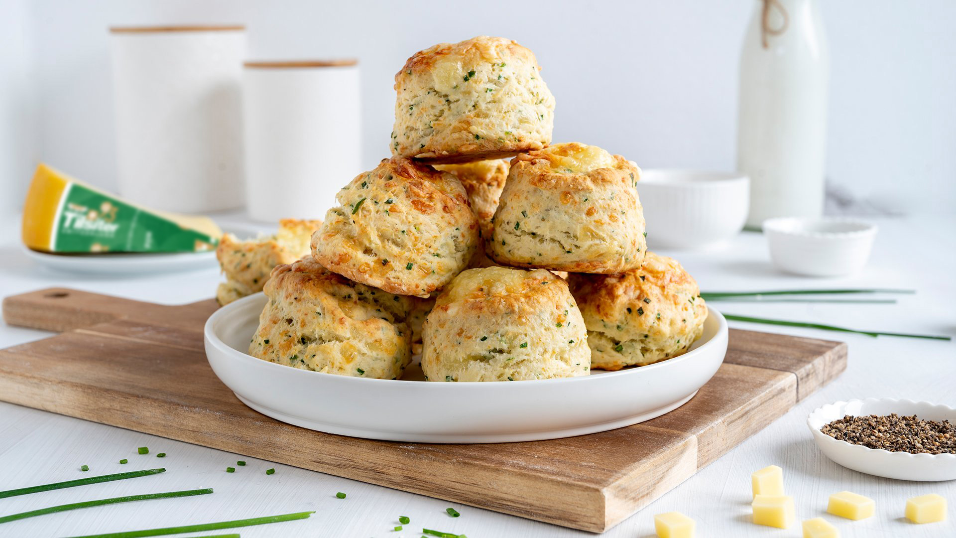 Scones mit Schnittlauch und Schweizer Tilsiter