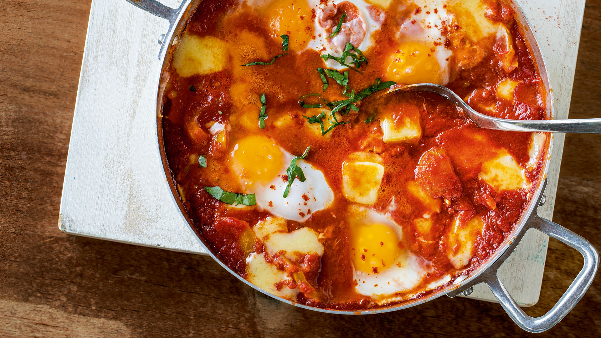 Shakshuka mit Schweizer Tilsiter