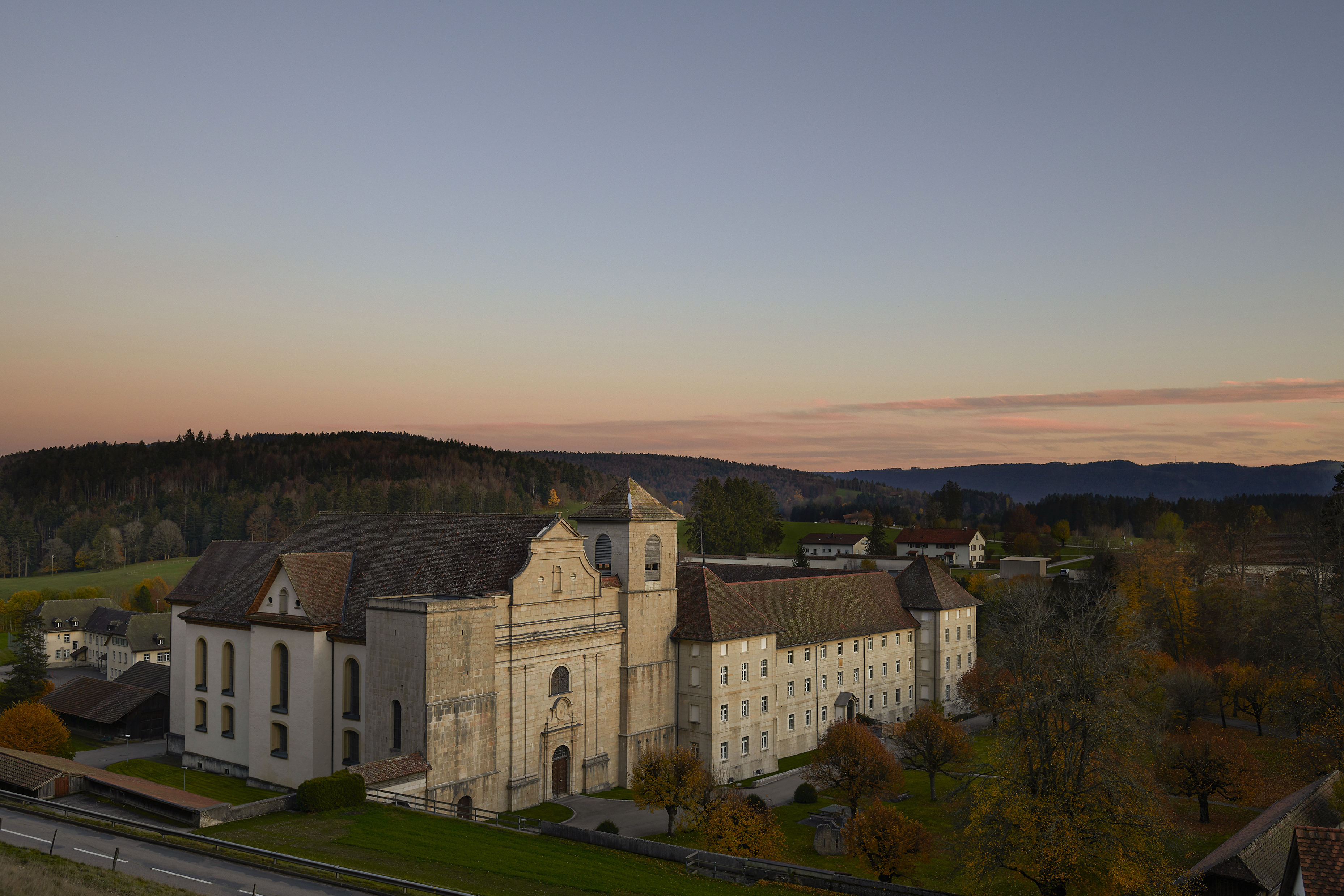 Abbatiale_aussen_01.jpg
