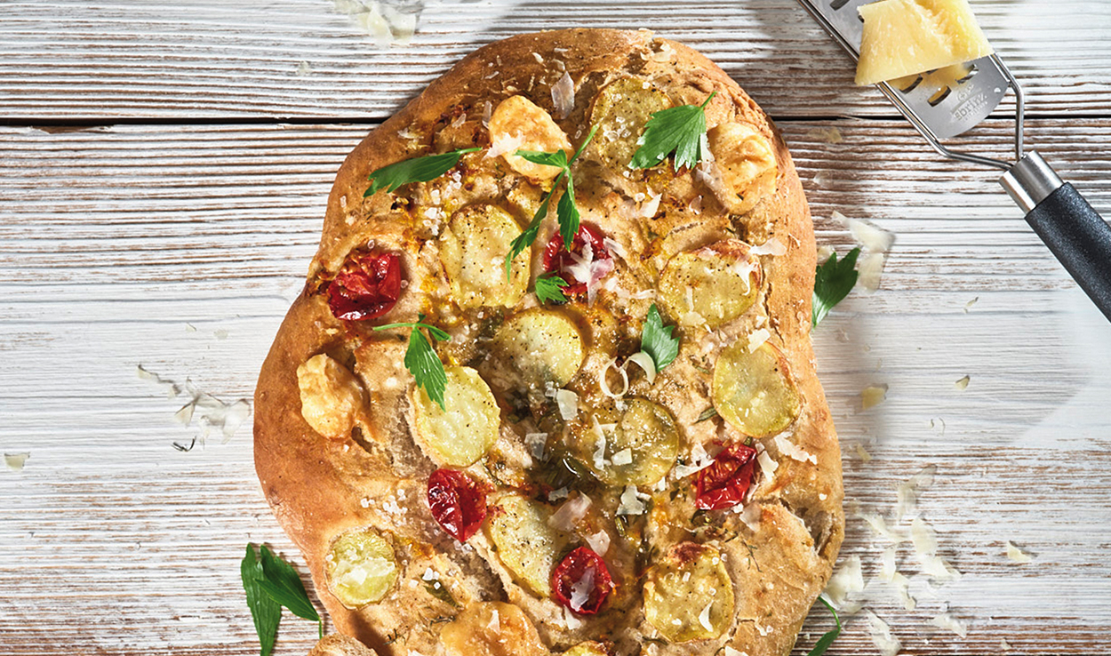 Knuspriges Kartoffelbrot mit Sbrinz AOP und Tomatenkruste