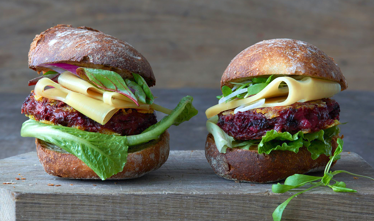 Veggie-Burger mit Schweizer Emmentaler AOP