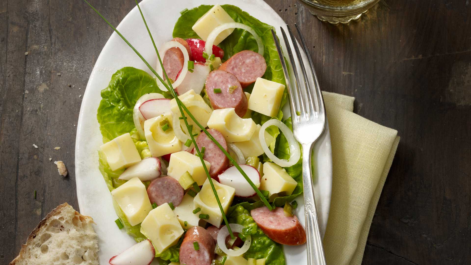 Käse-Wurstsalat mit Schweizer Emmentaler AOP