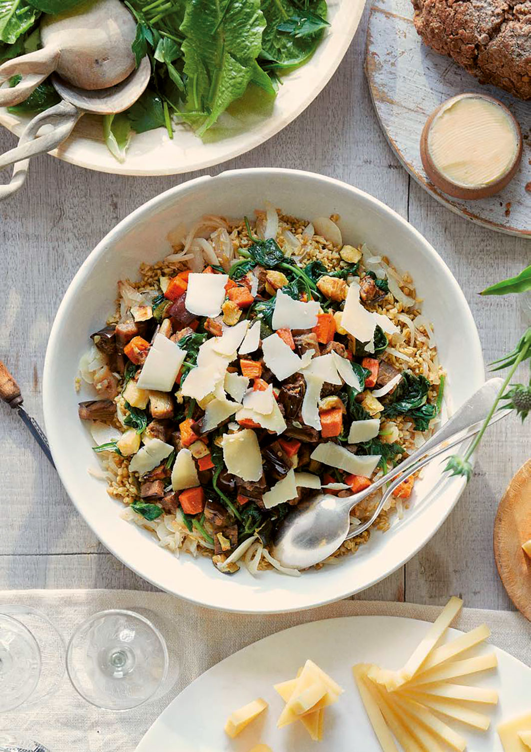 Freekeh-Salat mit Auberginen und Le Gruyère AOP