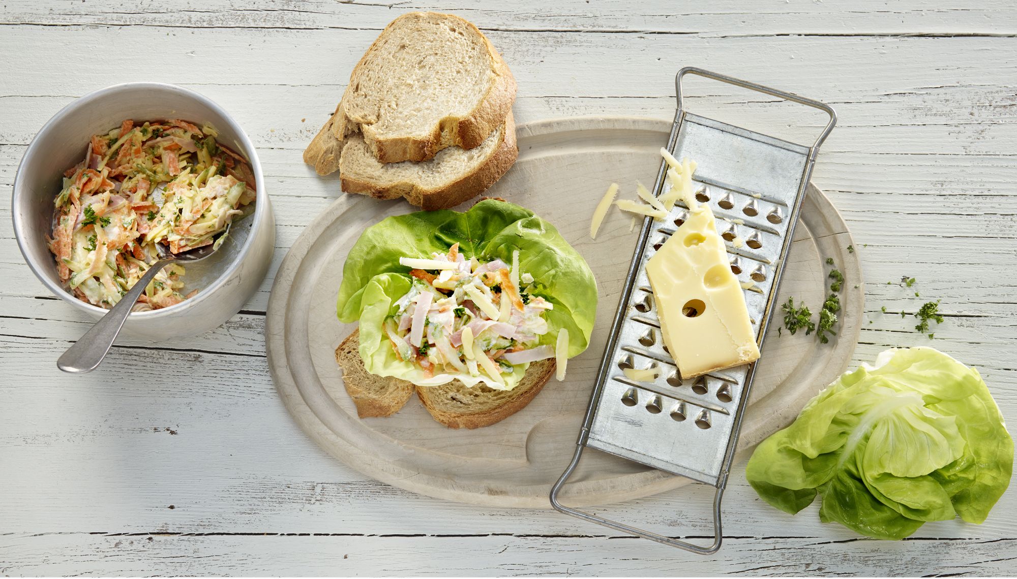 Schinken-Gemüse-Sandwich mit Schweizer Emmentaler AOP