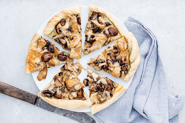 Pilz-Pizza mit Vacherin Mont-d‘Or AOP