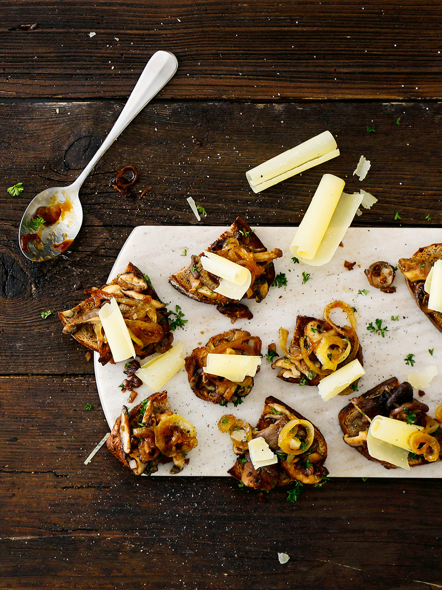 Pilz-Crostini mit Sbrinz AOP