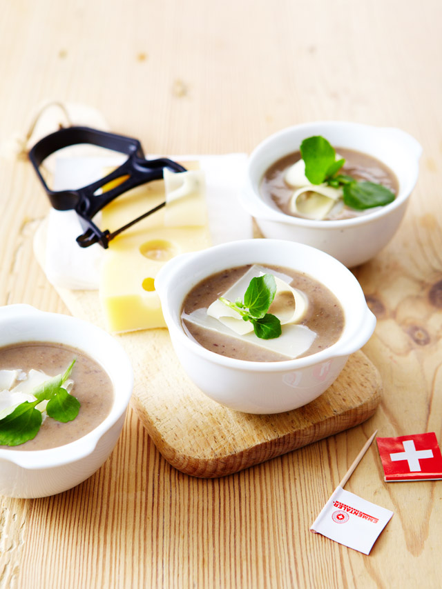 Linsensuppe mit Schweizer Emmentaler AOP