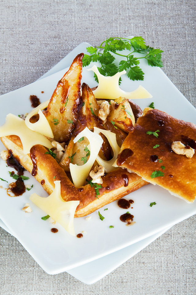 Blätterteig mit gebratenen Birnen und Schweizer Emmentaler AOP