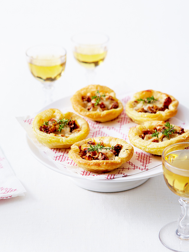 Mini-Tartelettes mit Vacherin Fribourgeois AOP und getrockneten Feigen