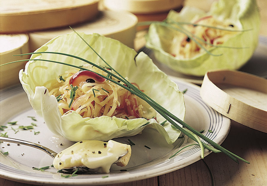 Lauwarmer Weißkohlsalat mit Vacherin Mont-d'Or