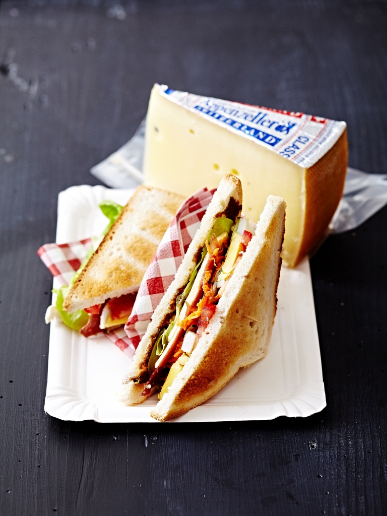 Schweizer Club Sandwich mit Appenzeller® Käse und Bündnerfleisch