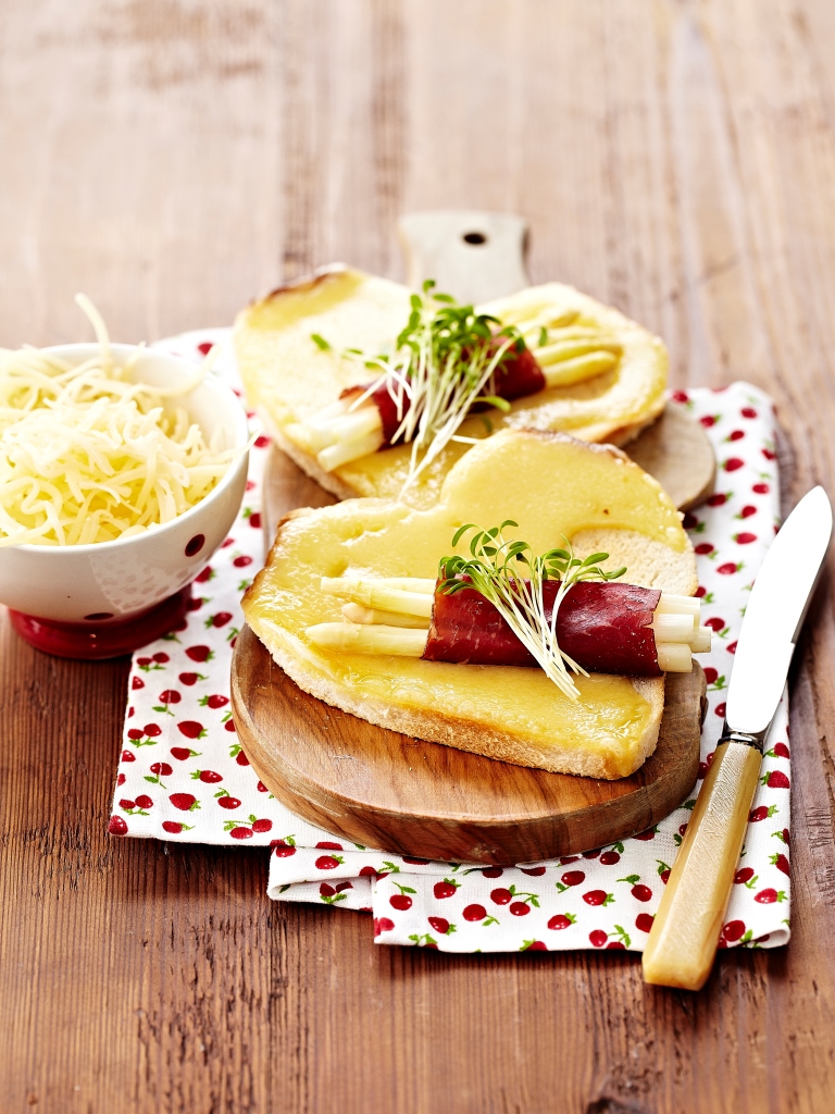 Croque-Monsieur mit Spargel und Schweizer Emmentaler AOP