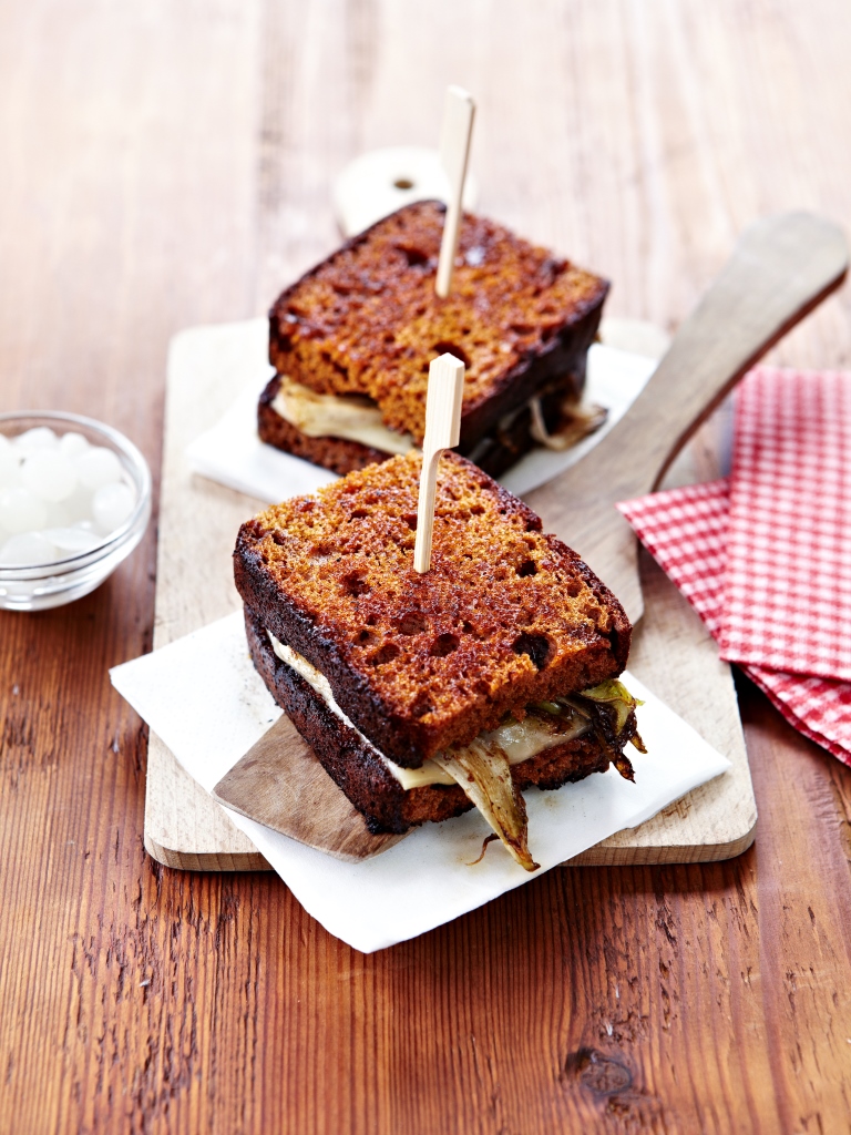 Käsetoast aus Lebkuchenbrot mit L’Etivaz AOP und Chicorée