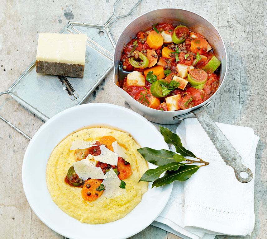 Gemüse-Linsen mit Lorbeerpolenta und Le Gruyère AOP