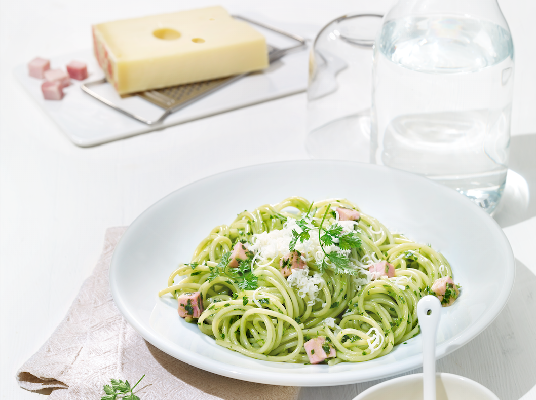 Spaghetti mit Kräuter-Carbonara