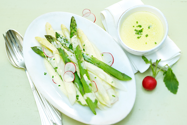 Spargel mit Schweizer Emmentaler AOP Sauce