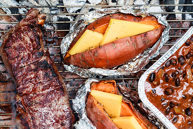 Steaks mit Süßkartoffeln, Bohnen und SWIZZROCKER®