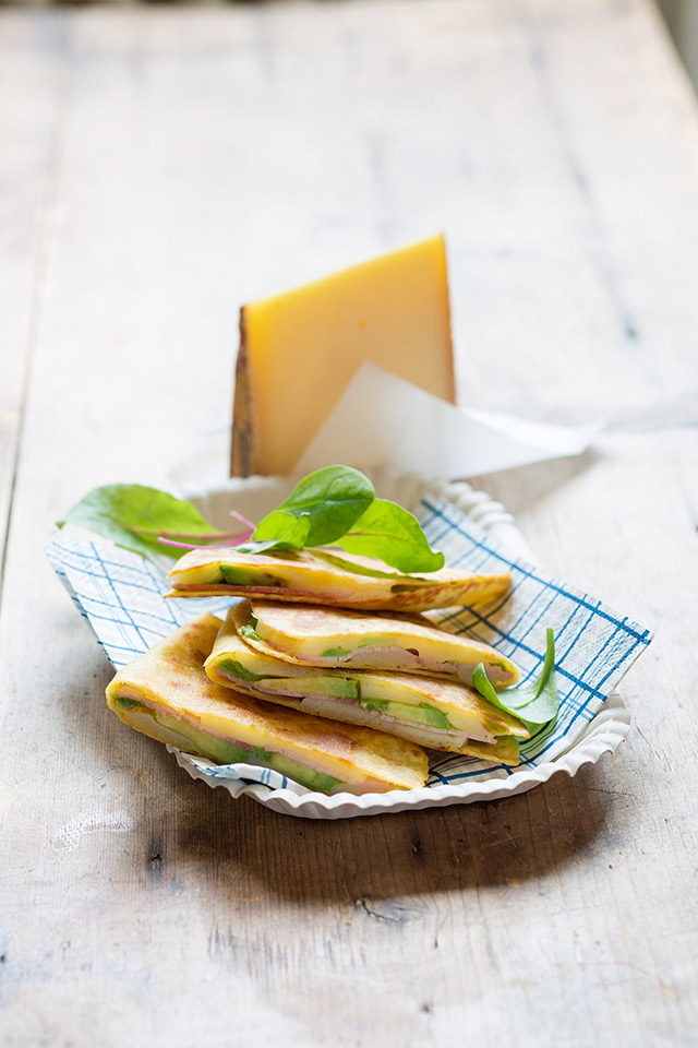 Mais-Tortillas mit Schinken, Avocado und Le Gruyère AOP