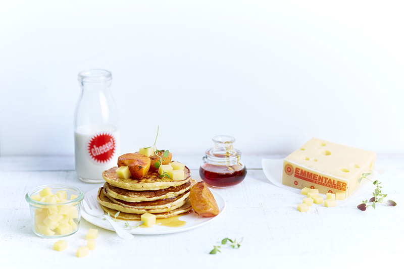 Pancakes mit Schweizer Emmentaler AOP, Aprikosen und Zitronenthymian