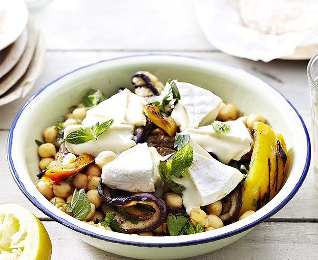 Kichererbsensalat mit gegrillten Auberginen und Tomme Vaudoise