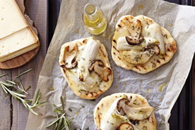 Piadina mit Chicorée, Steinpilzen und Vacherin Fribourgeois AOP