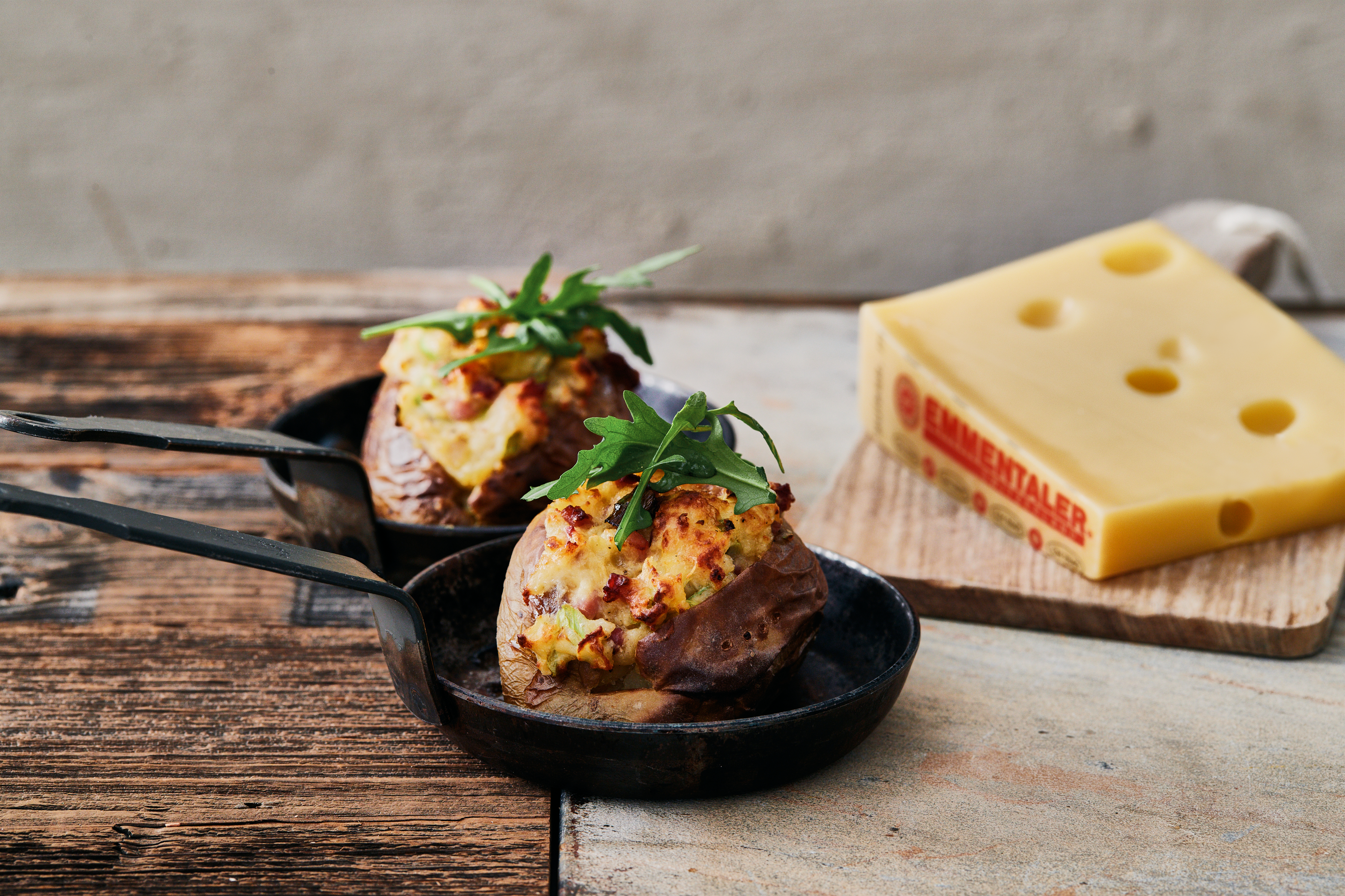 Gefüllte Pellkartoffeln mit Schweizer Emmentaler AOP